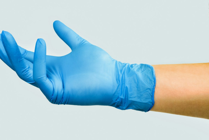 Nitrile vs Latex Gloves: Choosing the Right Gloves for Your Hospital